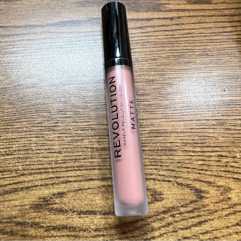 Revolution Matte “Matte Featured 109” Lip